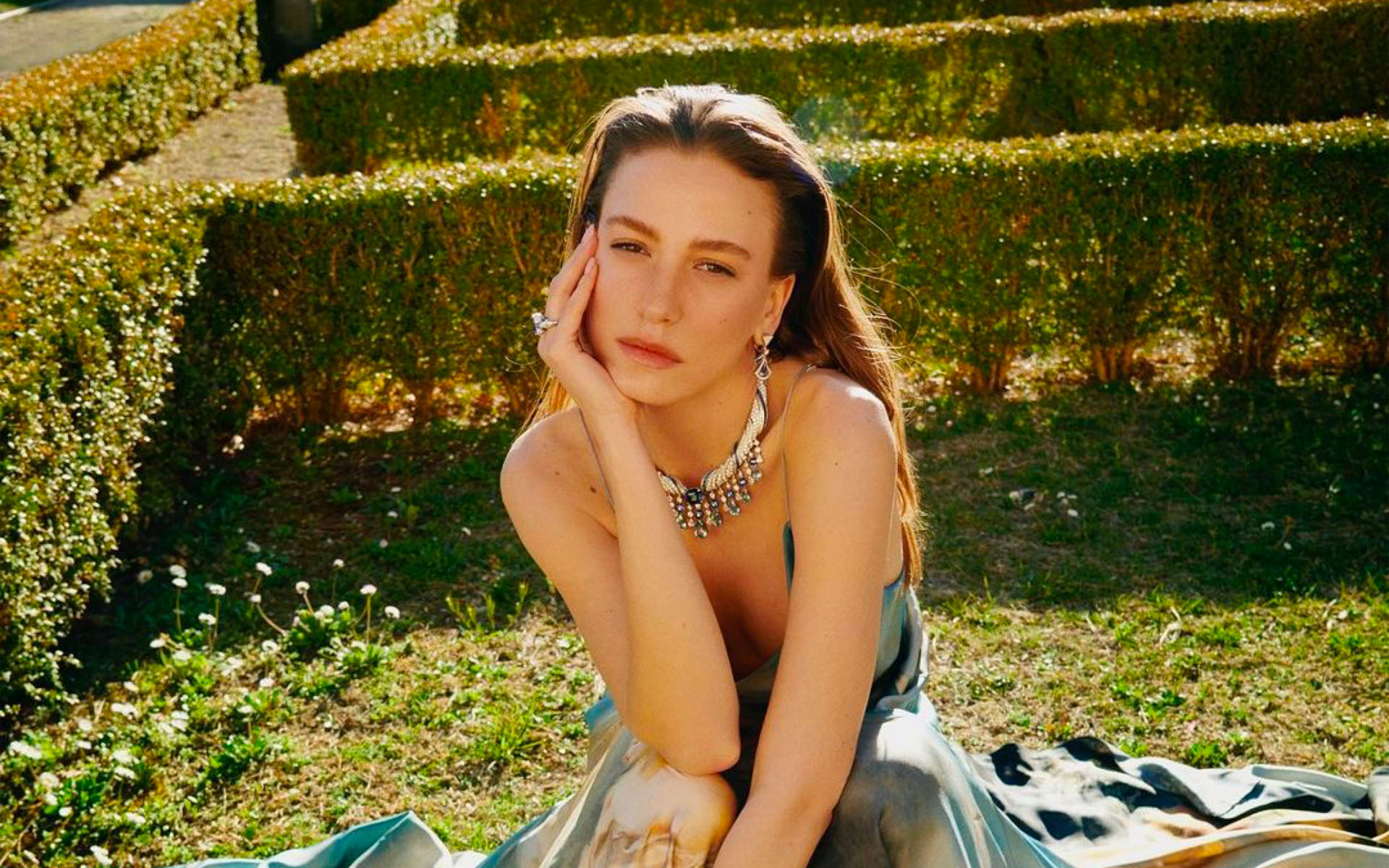 Serenay Sarıkaya Harper's Bazaar '23